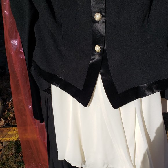 Jacket Skirt size 10 NWT Karen Warren 2 Piece Suit white and black - Picture 2 of 7